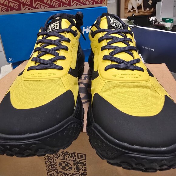 NEW VANS MTE Crosspath Yellow Black Hiking Shoes Men's 12 VN000CVUYLW NEW - Picture 5 of 10